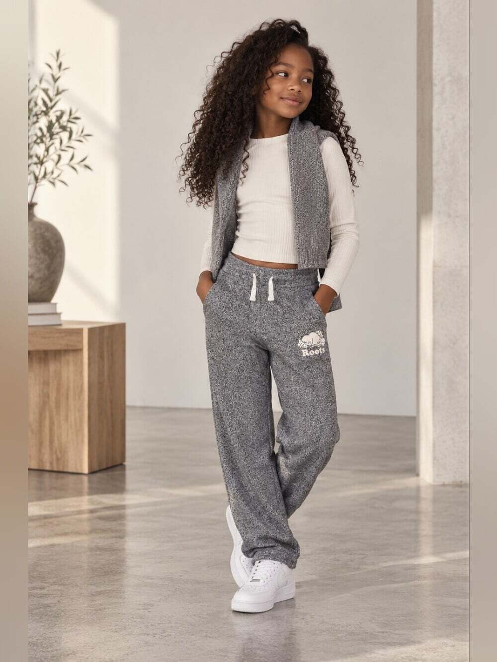 Roots Kids Size 10 Salt Pepper Grey Sweatpants Beaver Logo Joggers